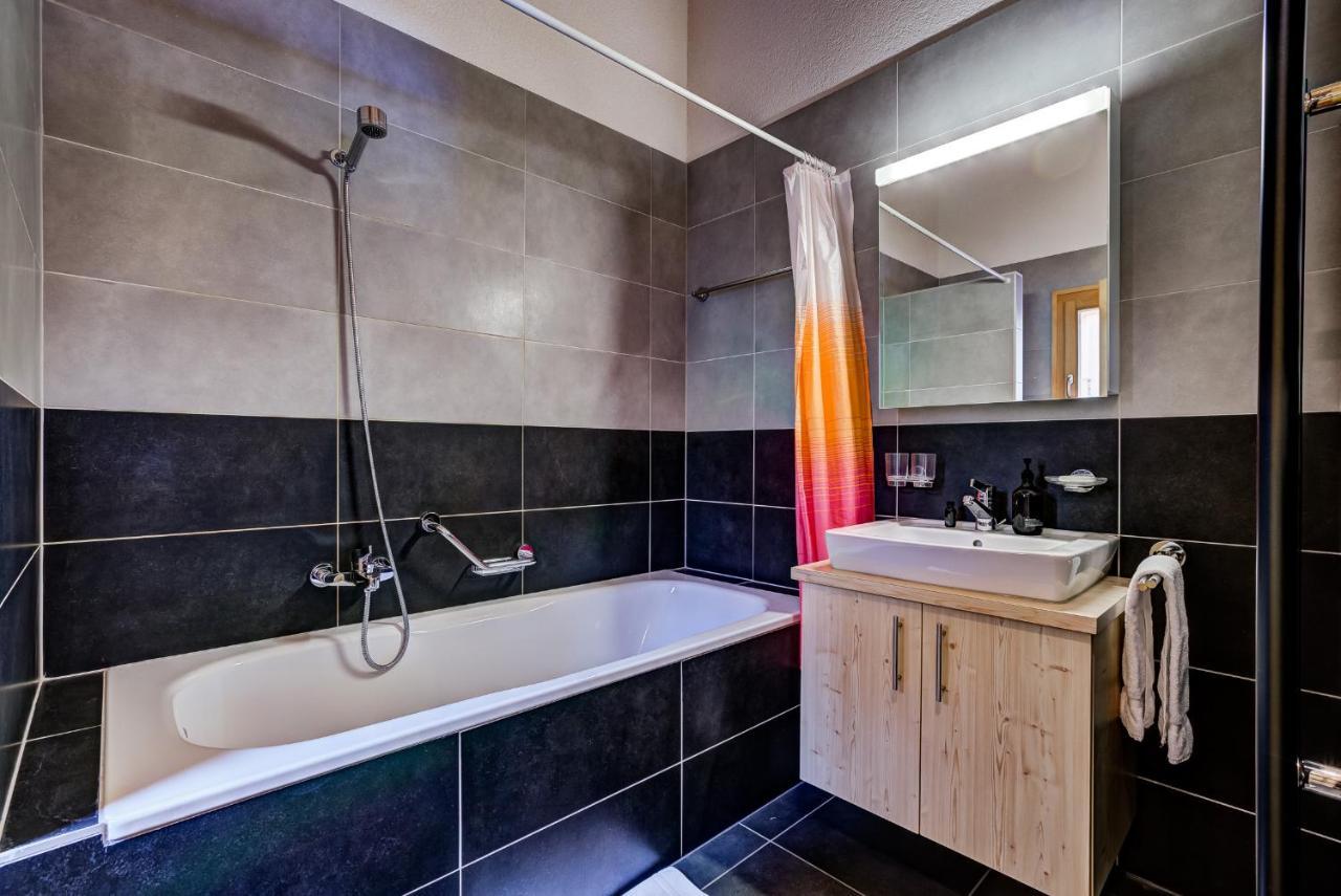 Chalet Flocon De Neige - Jacuzzi - Sauna La Tzoumaz Bagian luar foto